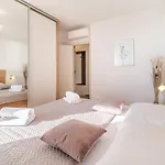 Golden View 7